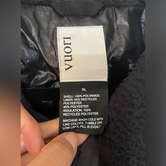 Vuori Men’s XL charcoal insulated jacket. EUC - Picture 10 of 12